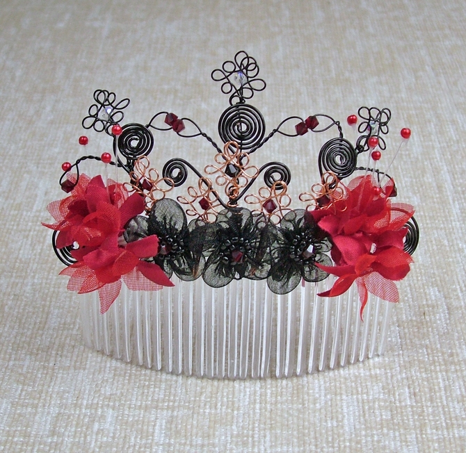 Red and black hair comb
